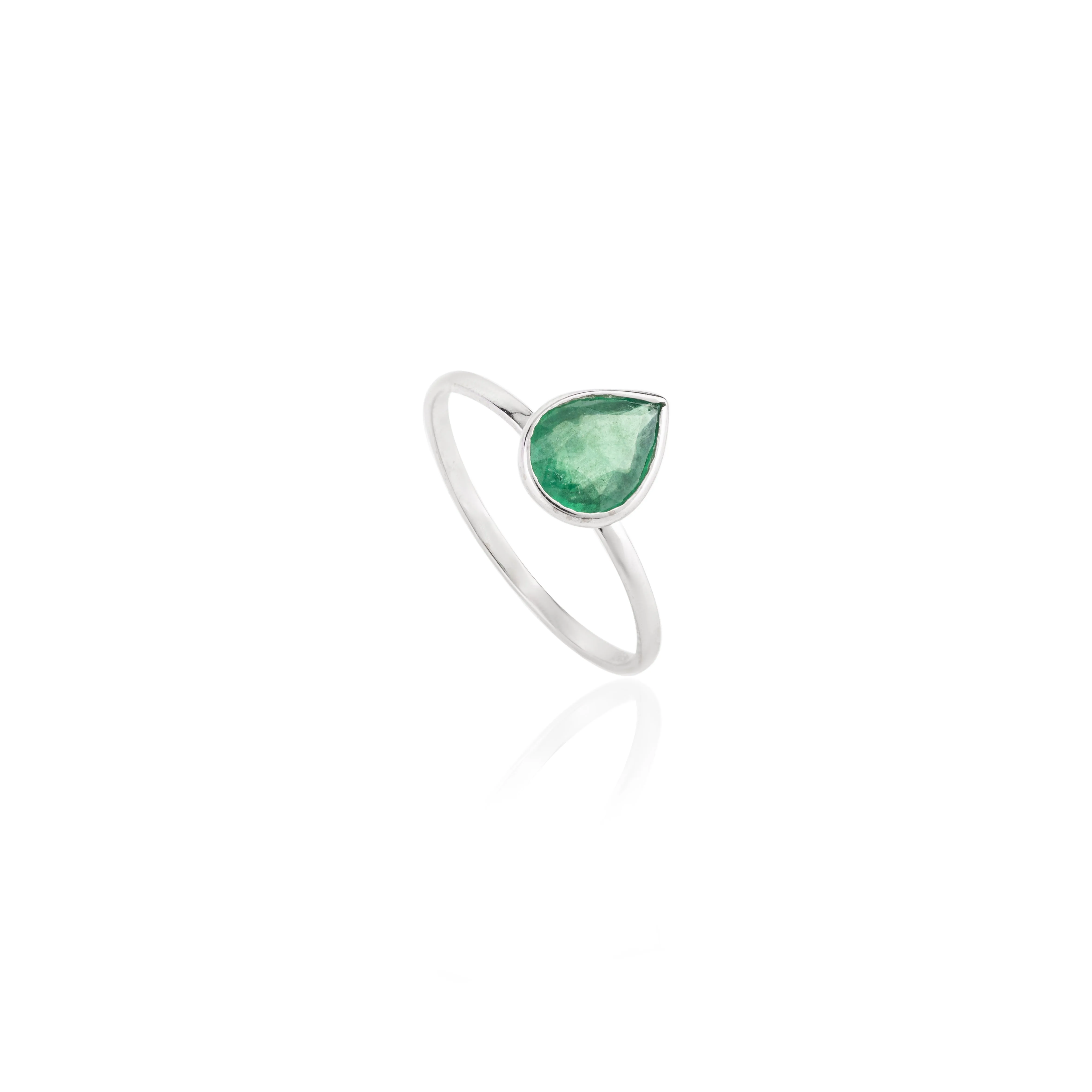 18K White Gold Emerald Statement Ring