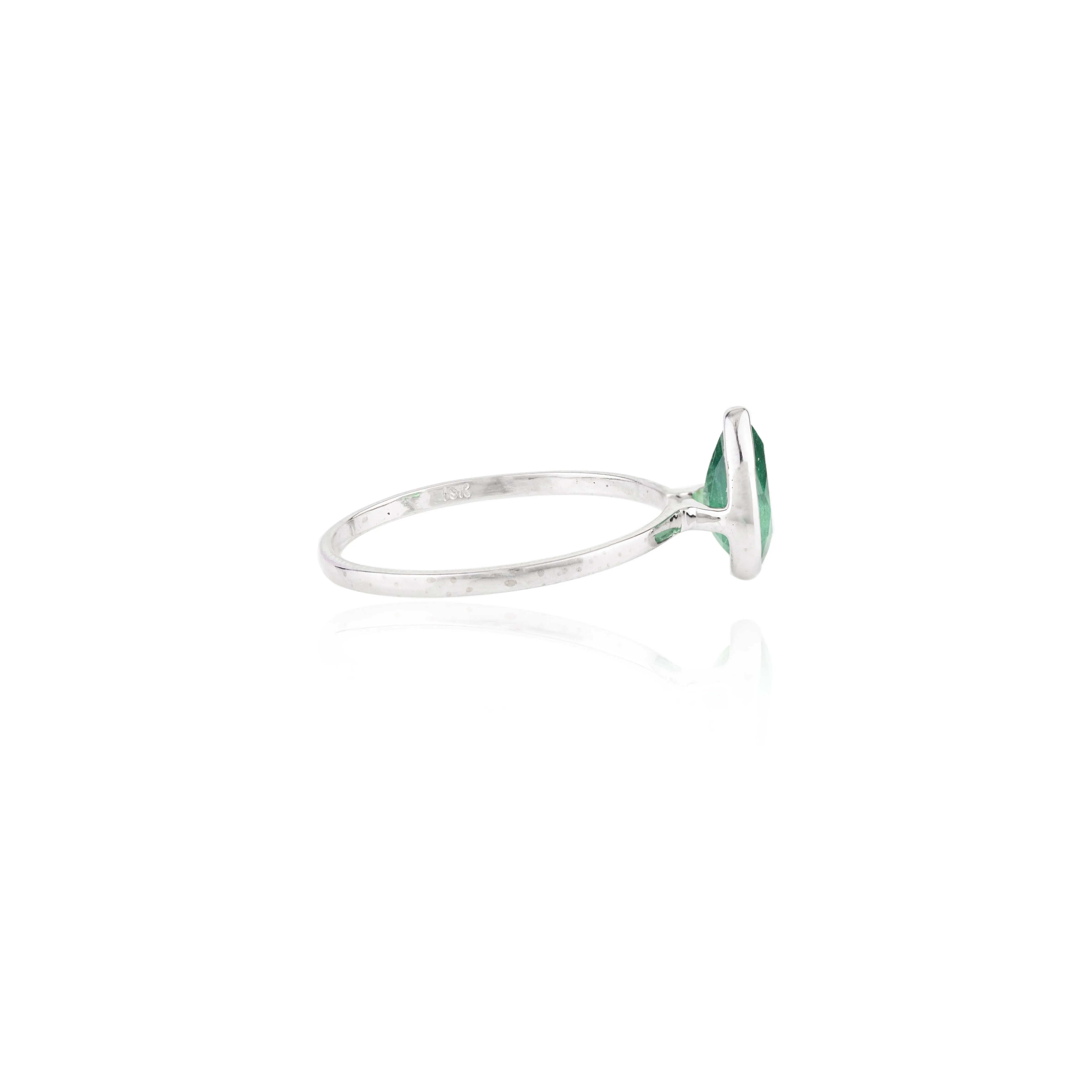 18K White Gold Emerald Statement Ring